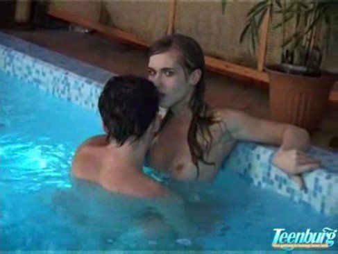 Caiu na net gozando dormindo Porno triplo anal brutal