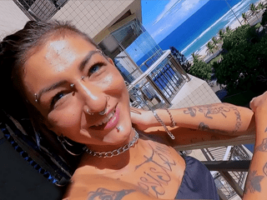 Caroleta Roots safada cheia de tatuagem topou gravar um vídeo amador brasileiro de sexo