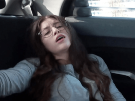 Novinha exibida pagou o uber se tocando em um vídeo de masturbação amador muito excitante.