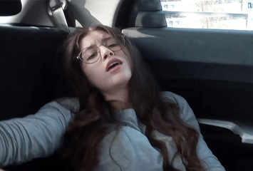 Novinha exibida pagou o uber se tocando em um vídeo de masturbação amador muito excitante.