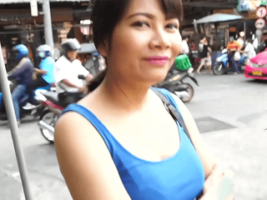 Safada peituda da tailandia topou gravar um pornô amador com o turista safado que oferece grana para foder a asiática