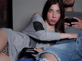 Novinha apelou para ganhar a partida de futebol no videogame em um vídeo de sexo amador