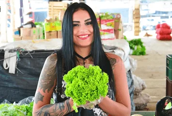 Conheceu a latina gostosa na feira e conseguiu convencê-la de ir foder em um motel