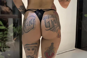 Evelyn Buarque foi na casa do sacana e deu surra de buceta no sortudo
