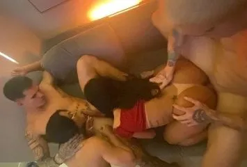 Pocahontas e Amira Daher fizeram uma troca de casais com muita putaria