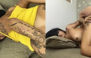 Putinha amadora de quatro fudendo forte no sofá até gozar gemendo alto